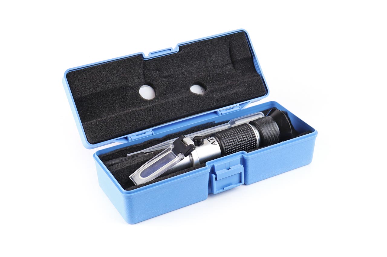 Tragbares Refraktometer mit Pipette