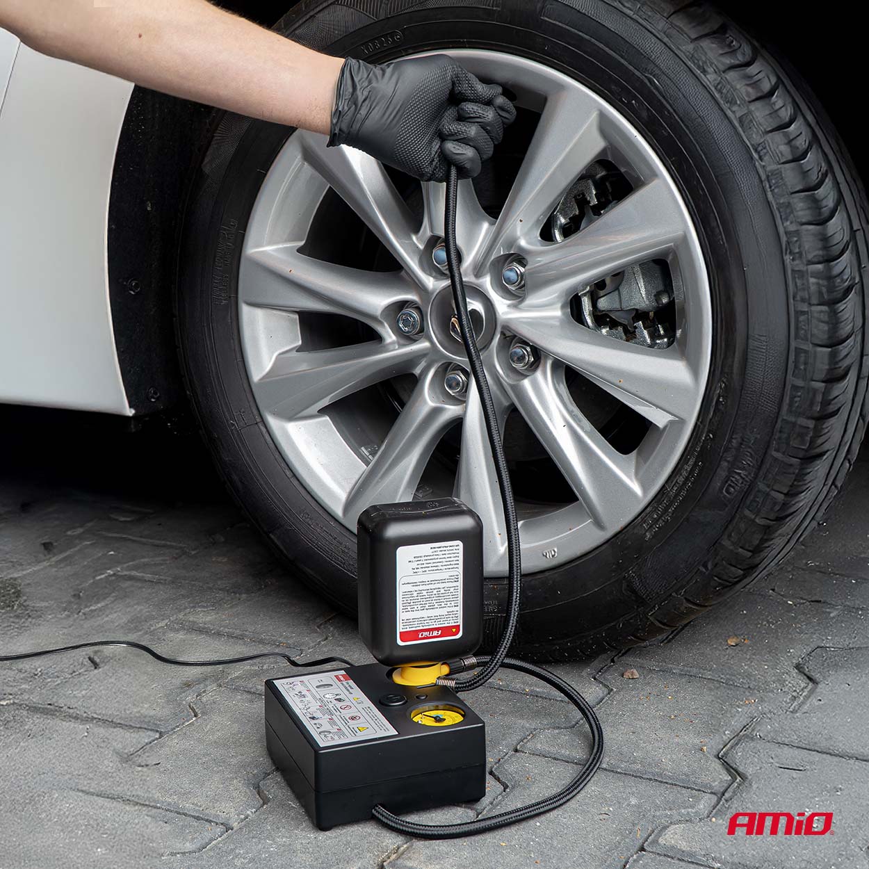 12V-Kompressor für Reifenreparaturset