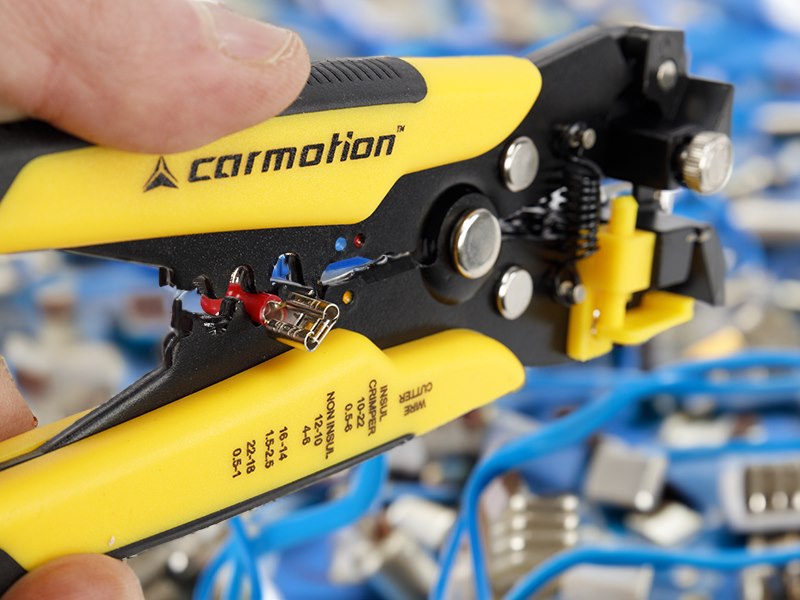 Abisolierzange mit ergonomischem, gummiertem Griff