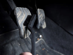 Mikrofasertuch und Autowaschhandschuh im Detailing-Set