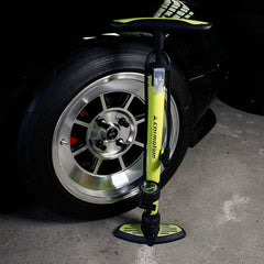Handpumpe mit Schlauch und Manometer