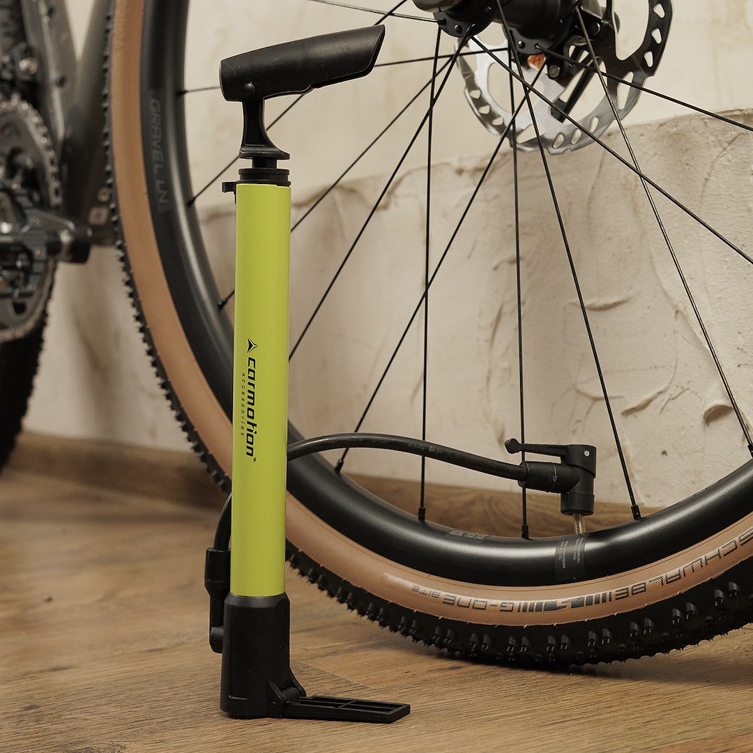 Minipumpe mit Adaptern und Fahrradhalterung