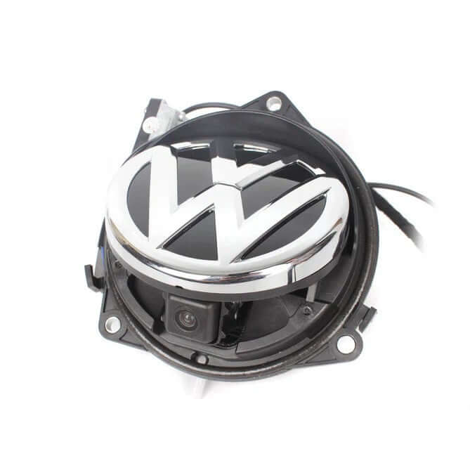 VW Golf 7 - Rückfahrkamera im Emblem – Carmediaeurope.com