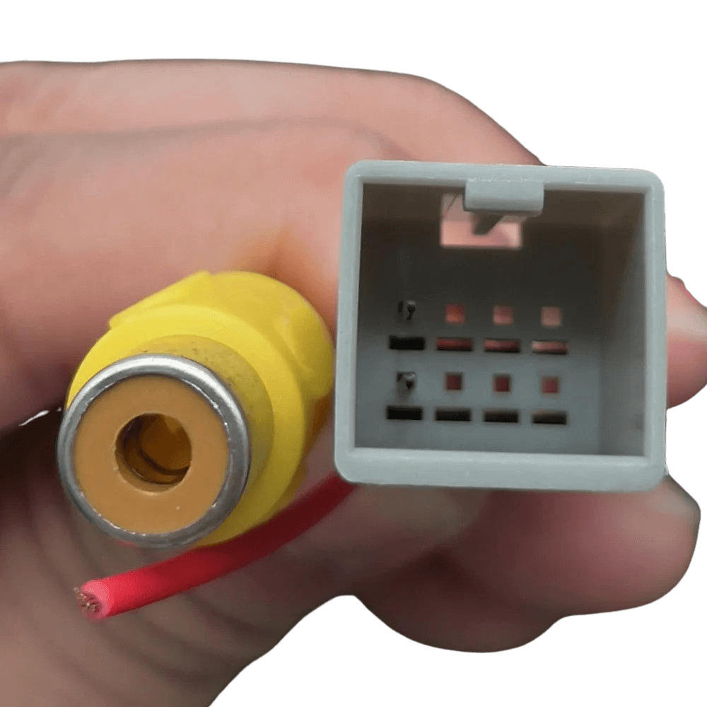 Adapterkabel Suzuki/Mistubishi/Isuzu – Original-Rückfahrkamera an nachgerüstetem Radio – Carmediaeurope.com